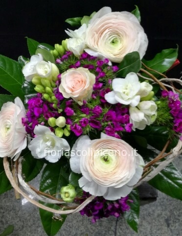 Mazzo di fiori violacciocche e gerbere