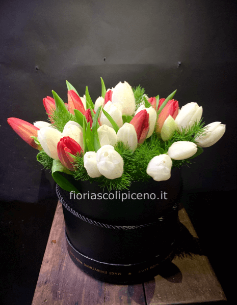 Flower Box di tulipani o fiori stagione