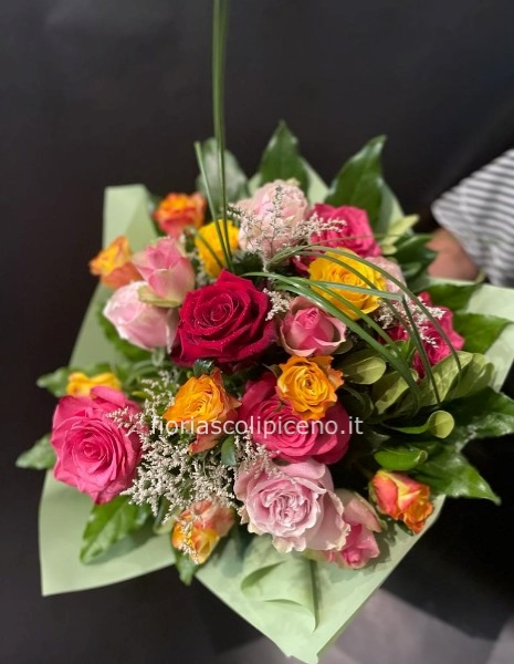 Bouquet di rose colorate 
